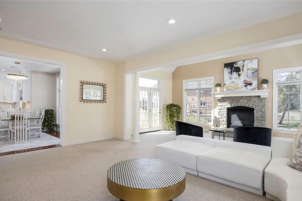 Luxury Living: Explore 674 Main St Unit-5 Buffalo NY