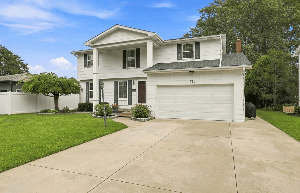 Turnkey Amherst NY Home for Sale with a Renovated Kitchen