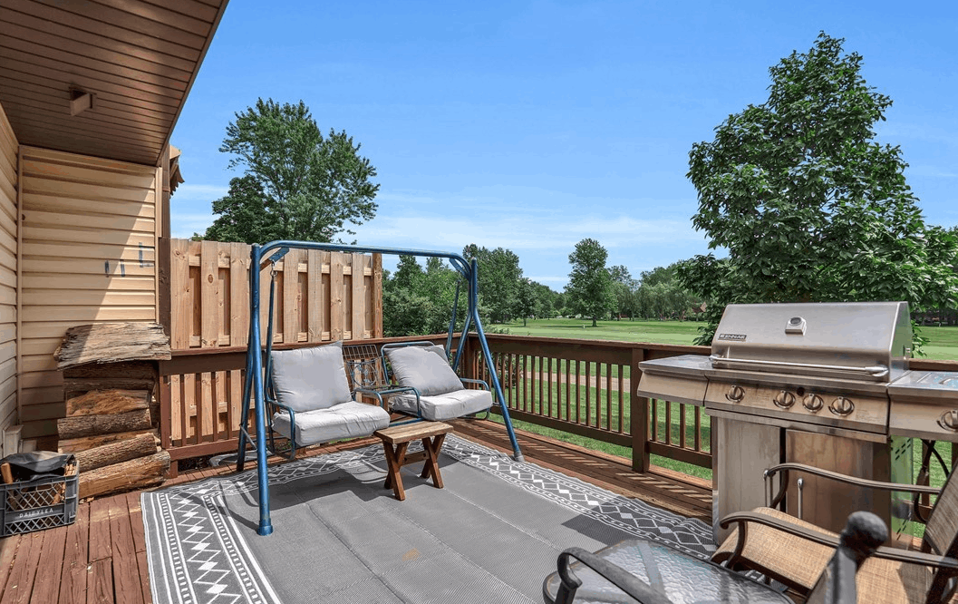 updated amherst townhouse overlooking golf course