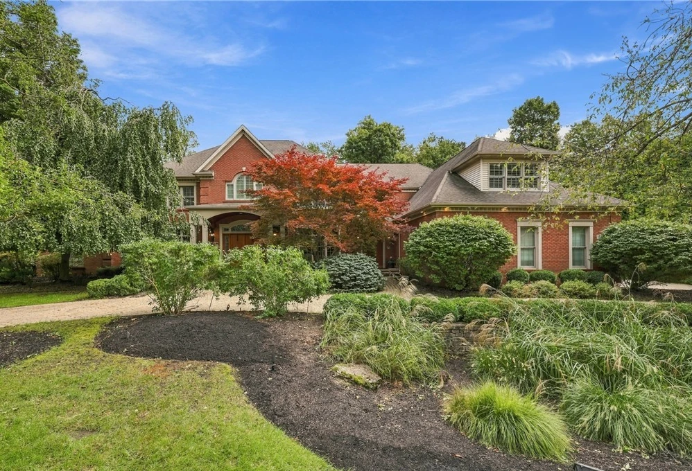 Luxury Clarence NY home for sale at 5053 Rockledge Drive